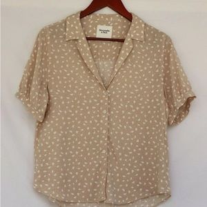 Abercrombie & Fitch Women's Small Beige Blouse Button Down Short Sleeve Shirt
